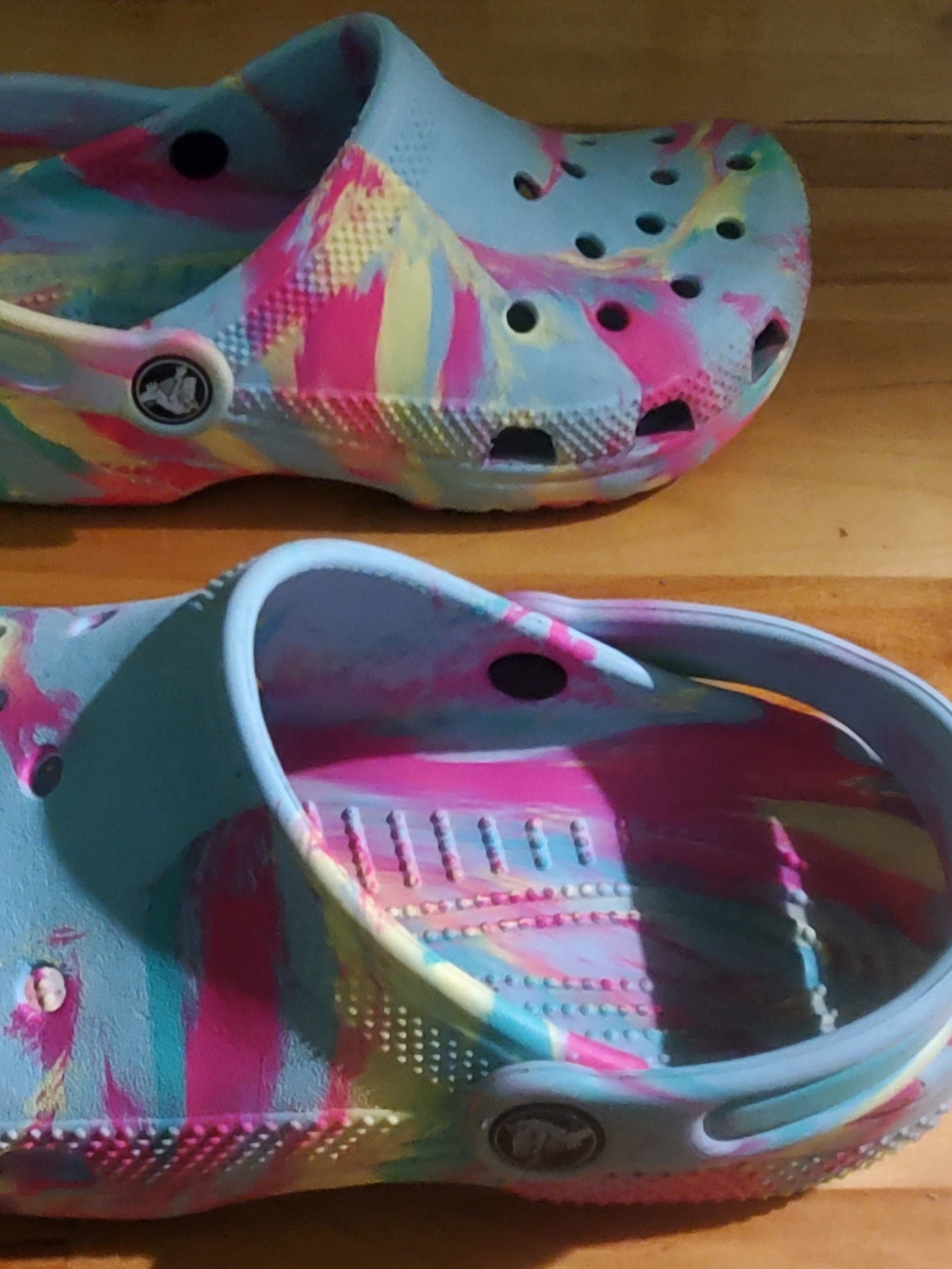 CROCS Kids Light Blue Tie-Dye Style Clog with Pink and Yellow Swirls - Picture 5 of 7